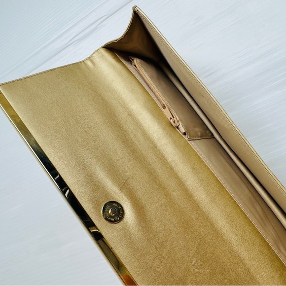 Vintage asymmetrical Elegant Gold Clutch - Picture 4 of 8